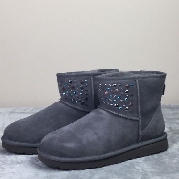 UGG CLASSIC MINI STUD II